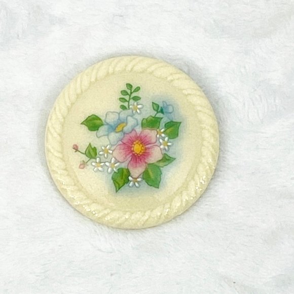 Vintage Avon Floral Ceramic Brooch - Picture 1 of 3